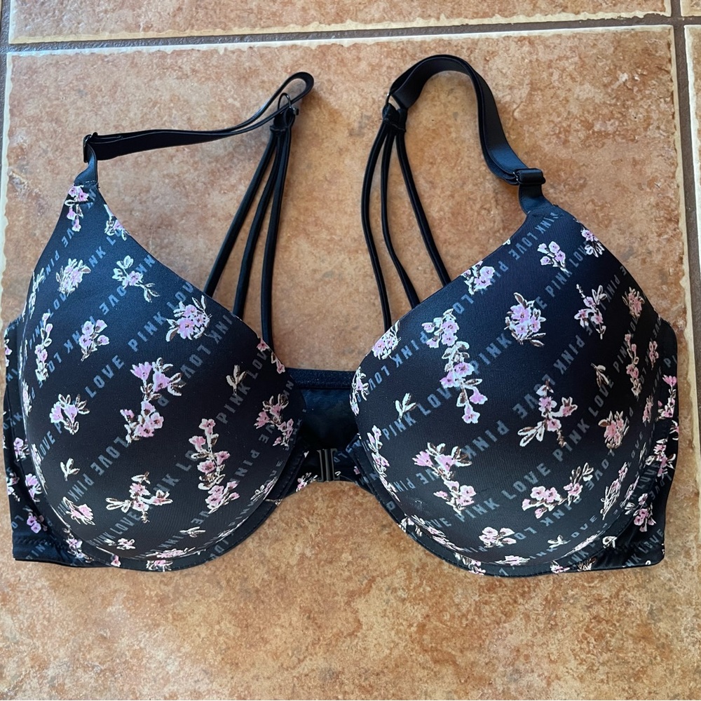 Wear Everywhere Super Push-Up
Pure Black Logo Floral